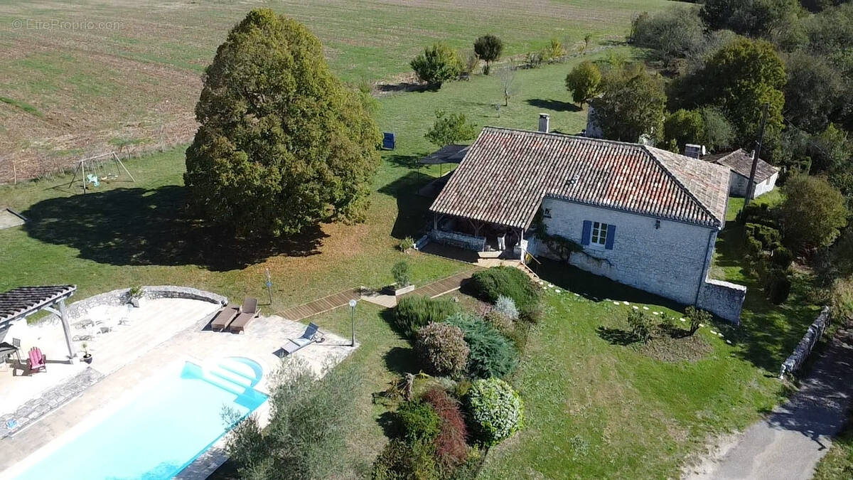 Maison à MONTAIGU-DE-QUERCY