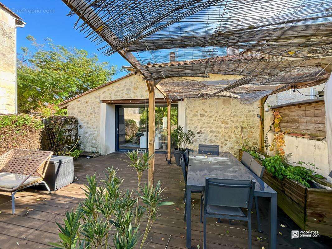 Maison à SAINT-SULPICE-ET-CAMEYRAC