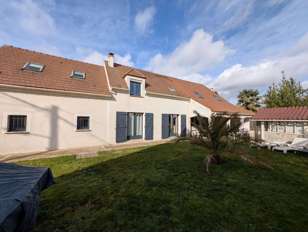 Maison à SAINTE-GENEVIEVE-DES-BOIS