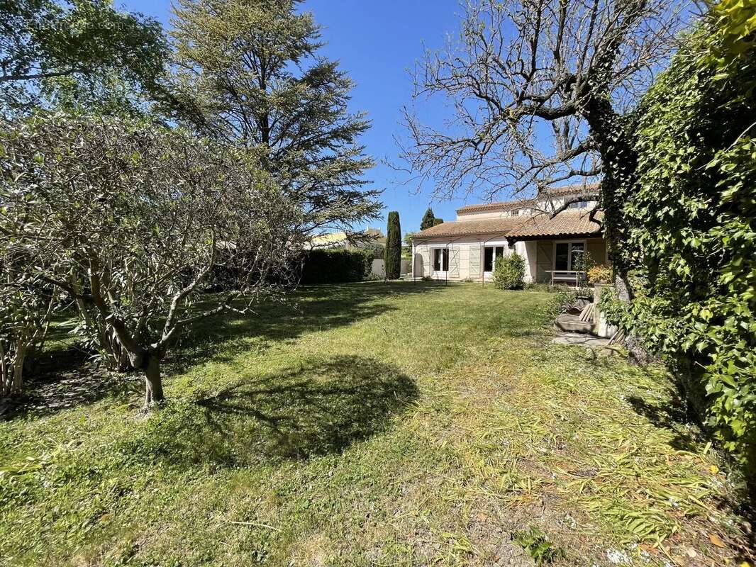 Maison à L'ISLE-SUR-LA-SORGUE