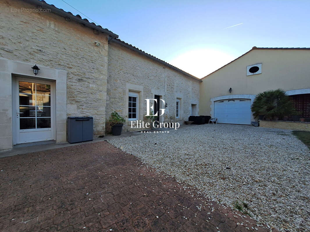 Maison à MOSNAC