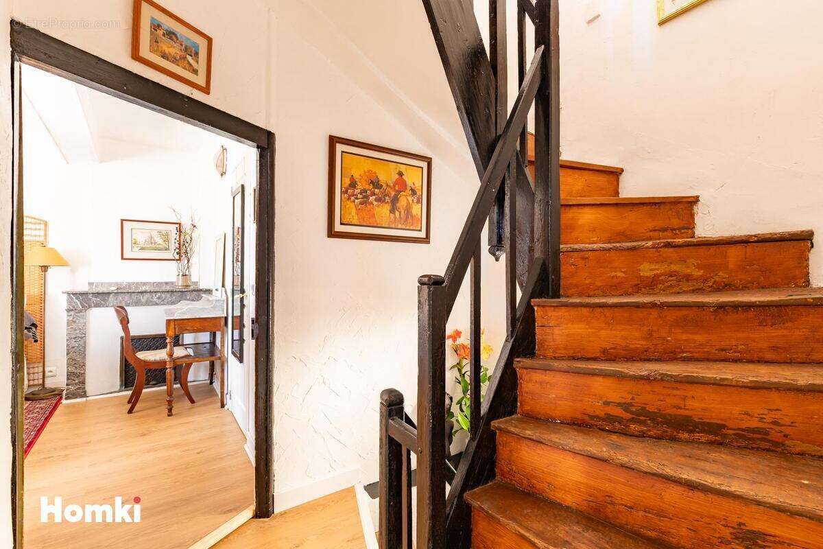 Maison à VILLENEUVE-LES-MONTREAL