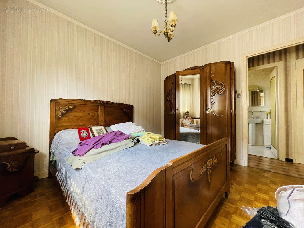 Maison à SAINT-PANTALEON-DE-LARCHE