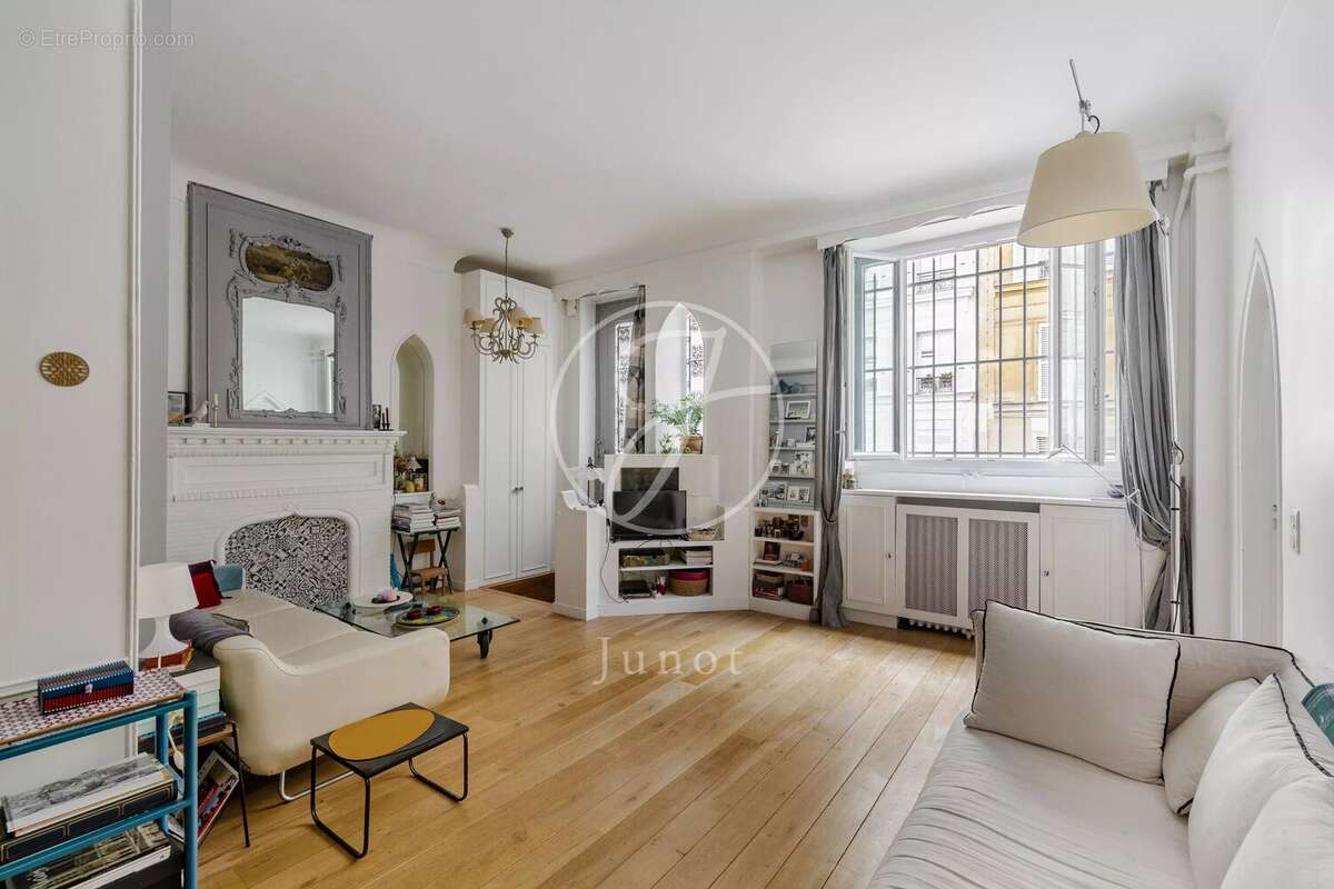 Appartement à PARIS-9E
