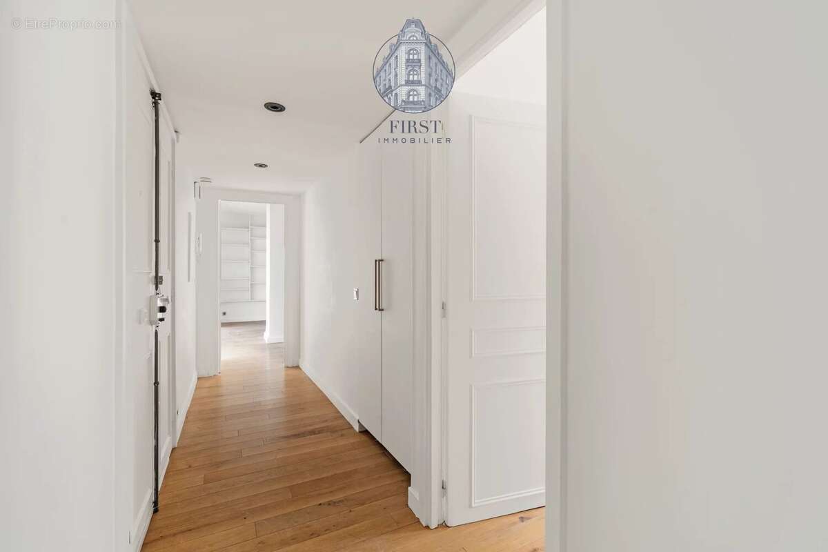 Appartement à PARIS-16E