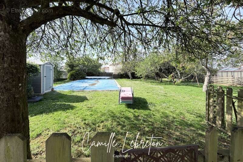 Maison à LA CHAPELLE-BASSE-MER