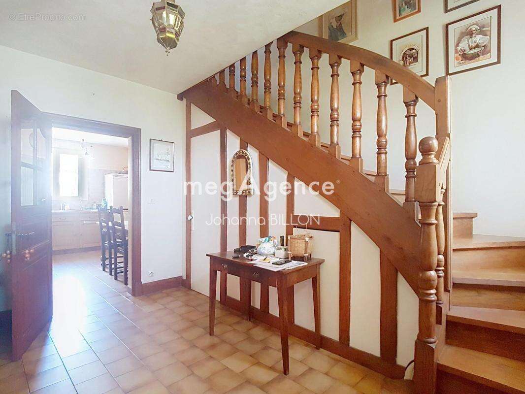 Belle maison familiale avec vie de plain-pied et toiture en ardoise naturelle !! - photo 3