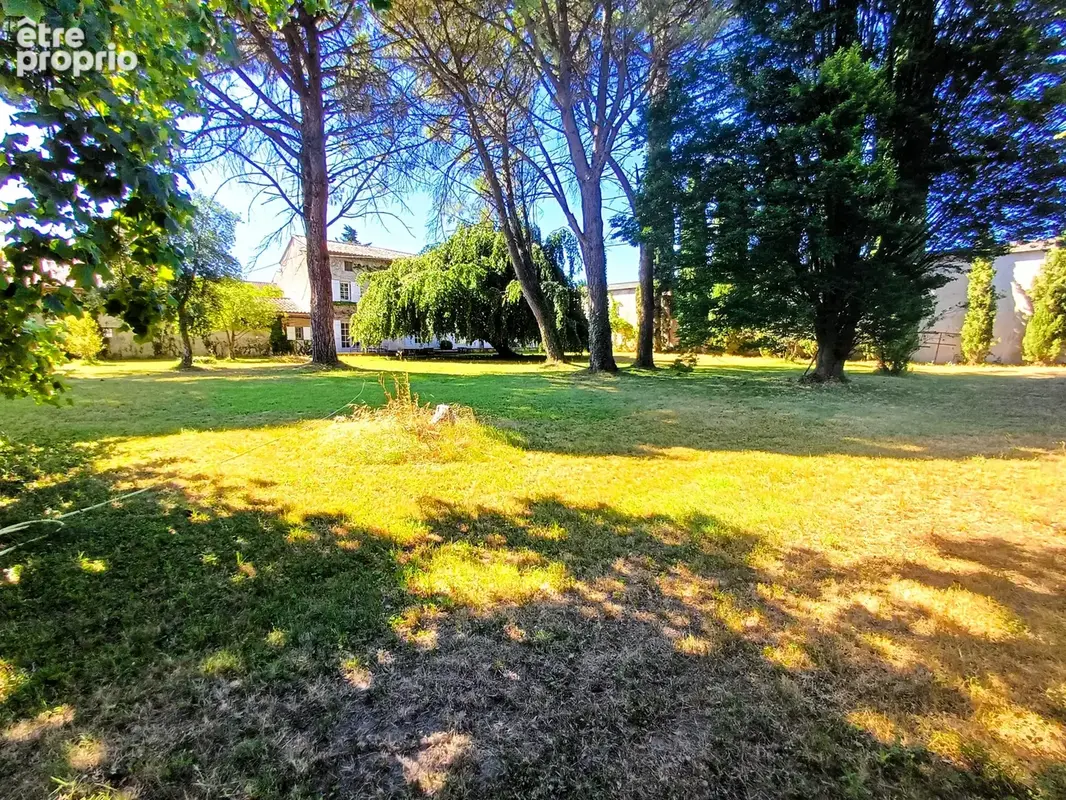 Mas 210 m2 à fort potentiel  + 112 m2 de dépendances sur parcelle de 2000 m2, calme et nature - photo 2