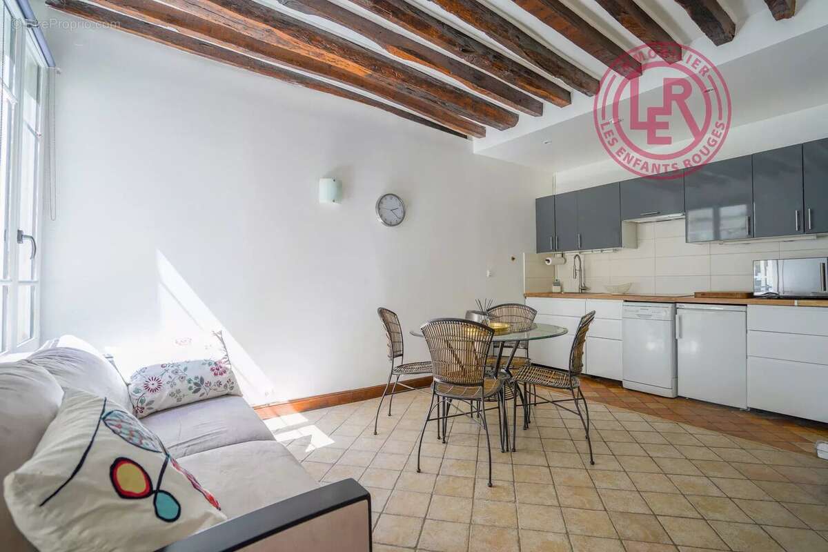 Appartement à PARIS-3E