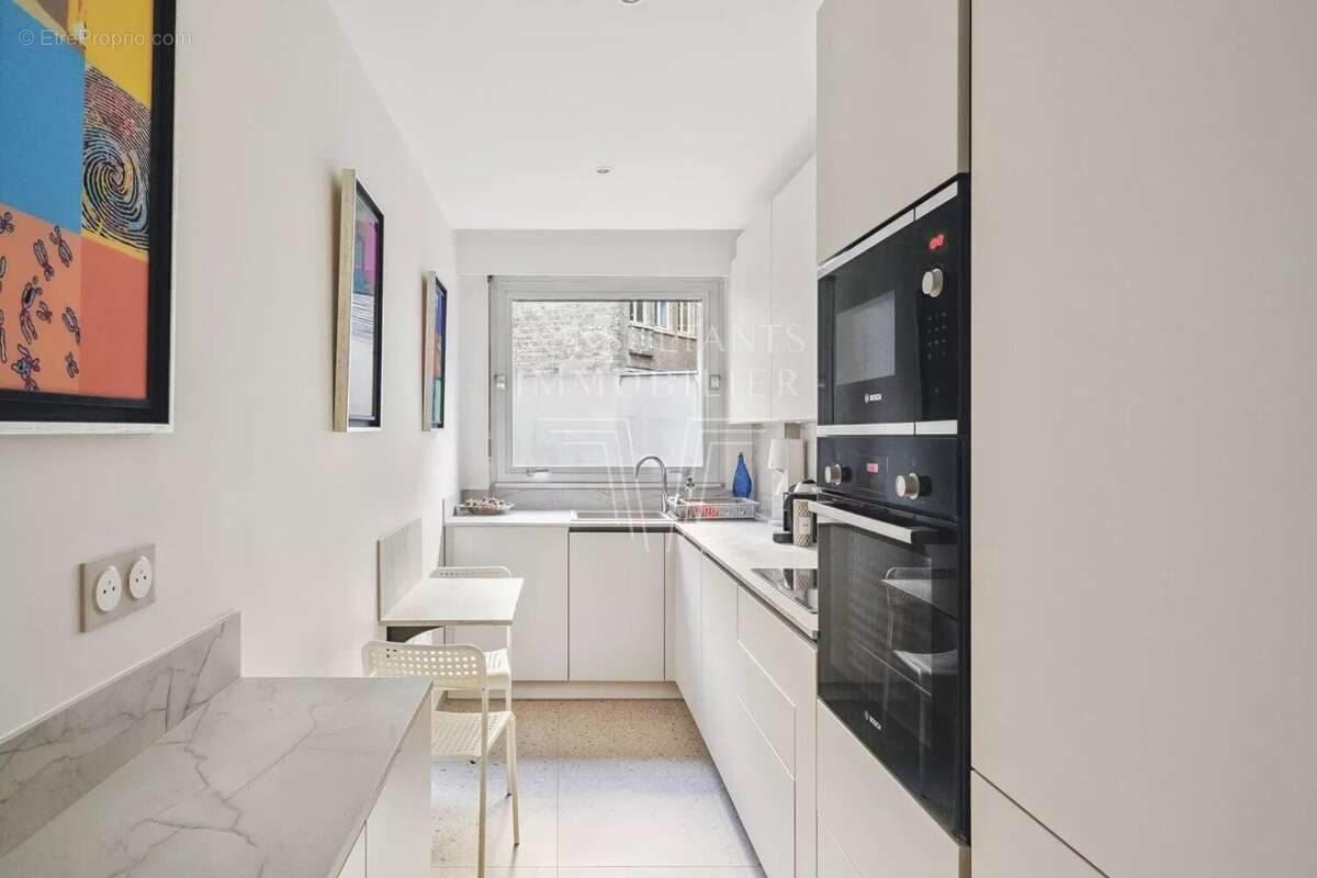 Appartement à PARIS-17E