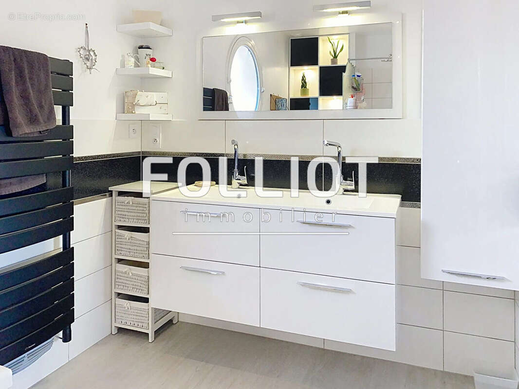 Maison à AGON-COUTAINVILLE