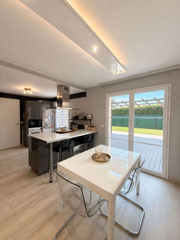 Maison à la Chapelle en Serval de 89 m² Idéalement située avec 300m2 de terrain !!! - photo 5