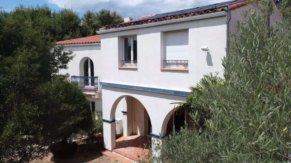 Maison à VIOLS-EN-LAVAL