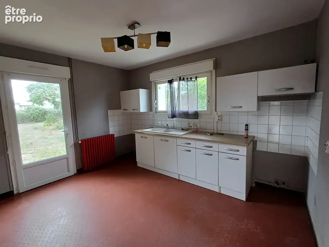 Maison avec grand terrain, verger et dépendances - photo 5
