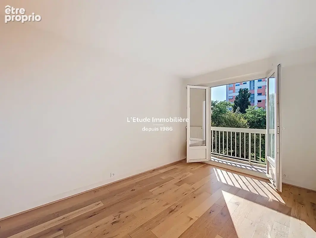 121 m² familial 4 chambres possibles Métro Cuire à 5 min parc arboré - photo 15