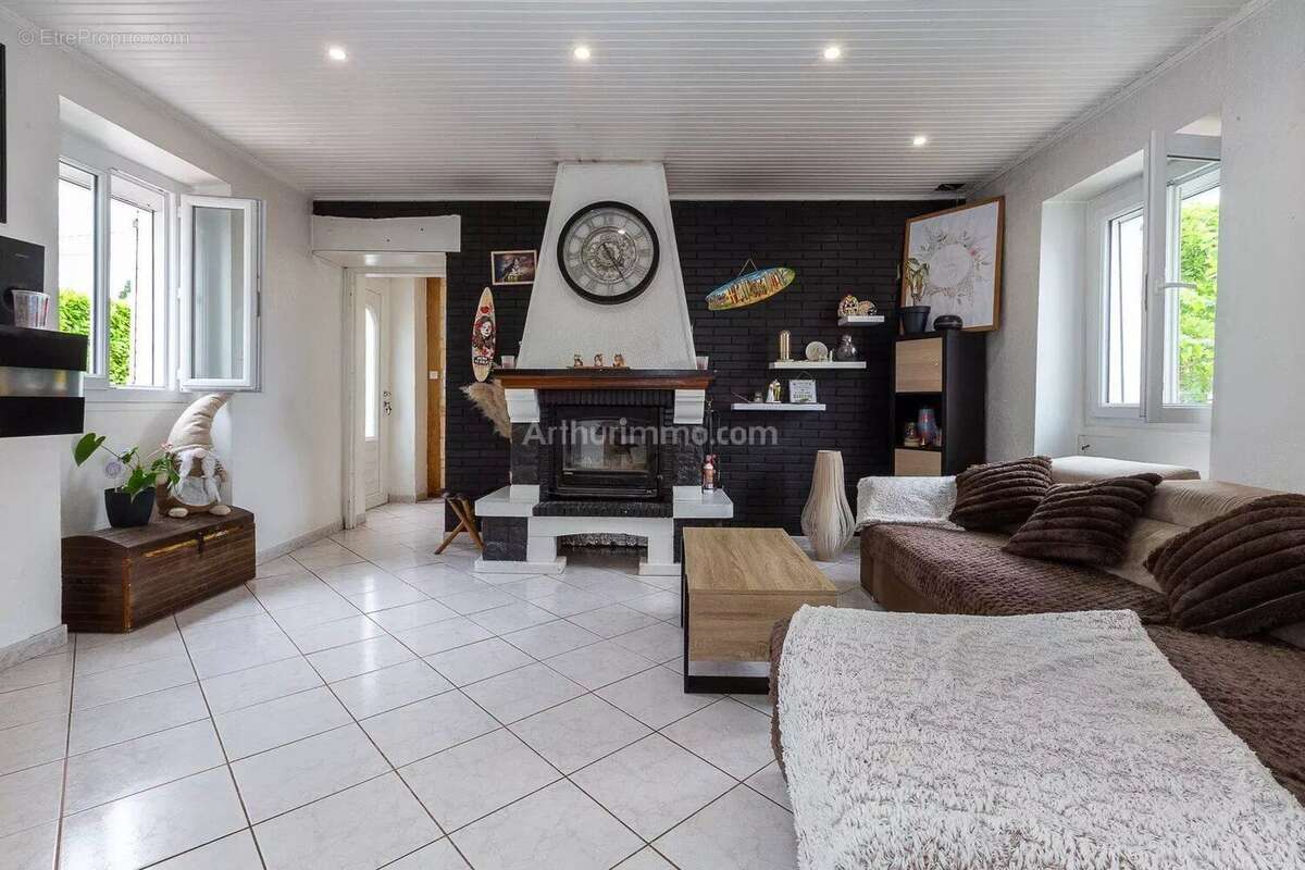 Maison à VEZERONCE-CURTIN