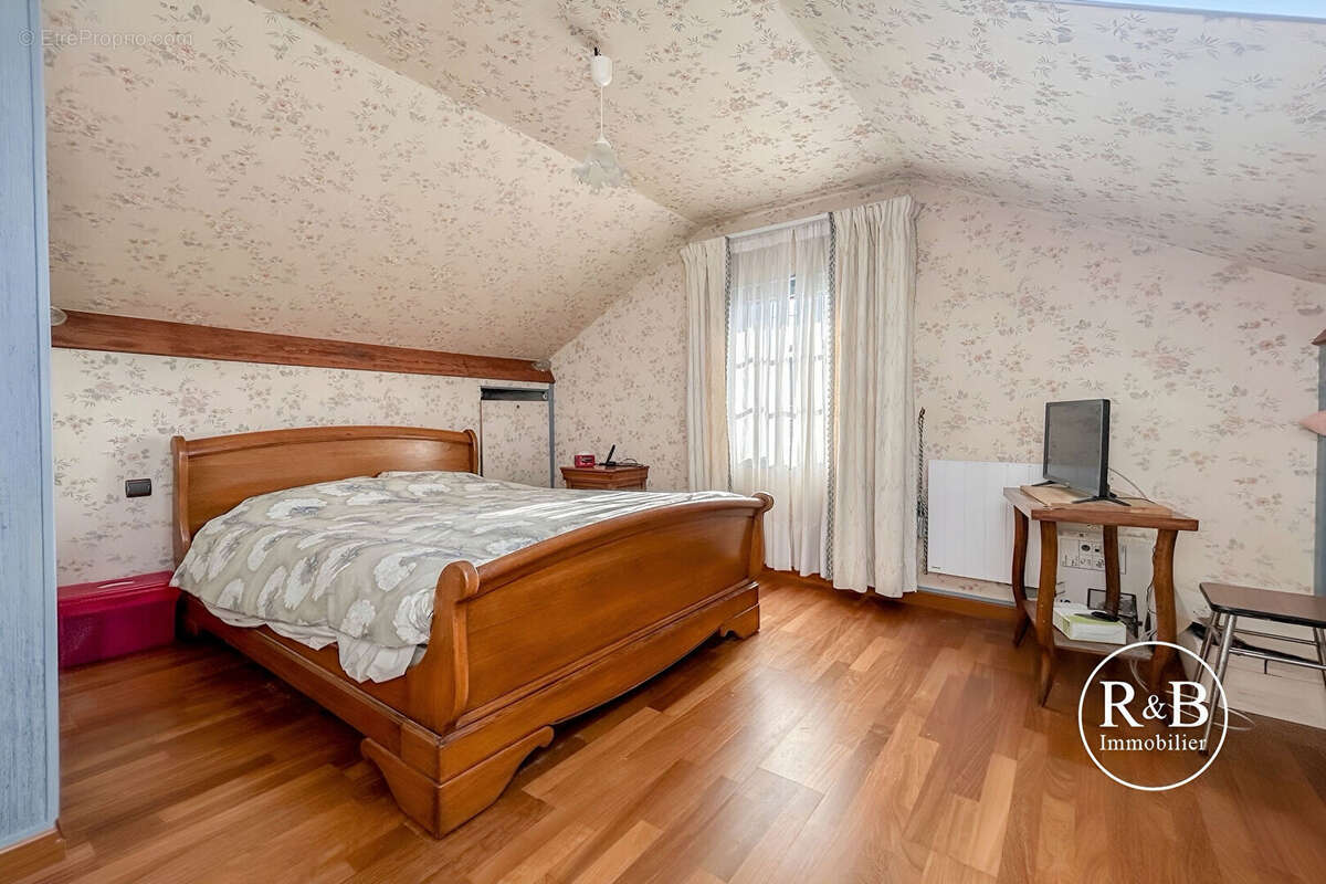 Maison à LES CLAYES-SOUS-BOIS