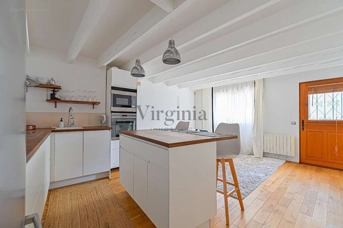 Maison de ville en duplex - Garage - 2 chambres - À deux pas du métro et du marché - photo 3
