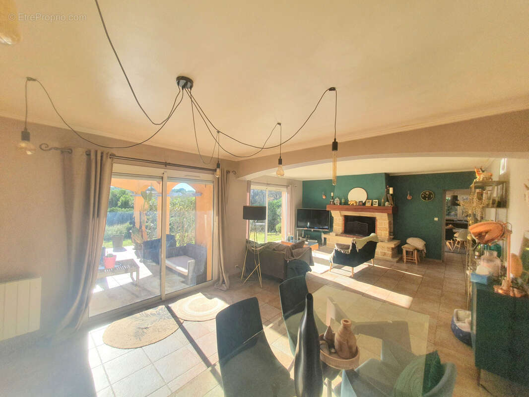 Maison à COMBAILLAUX