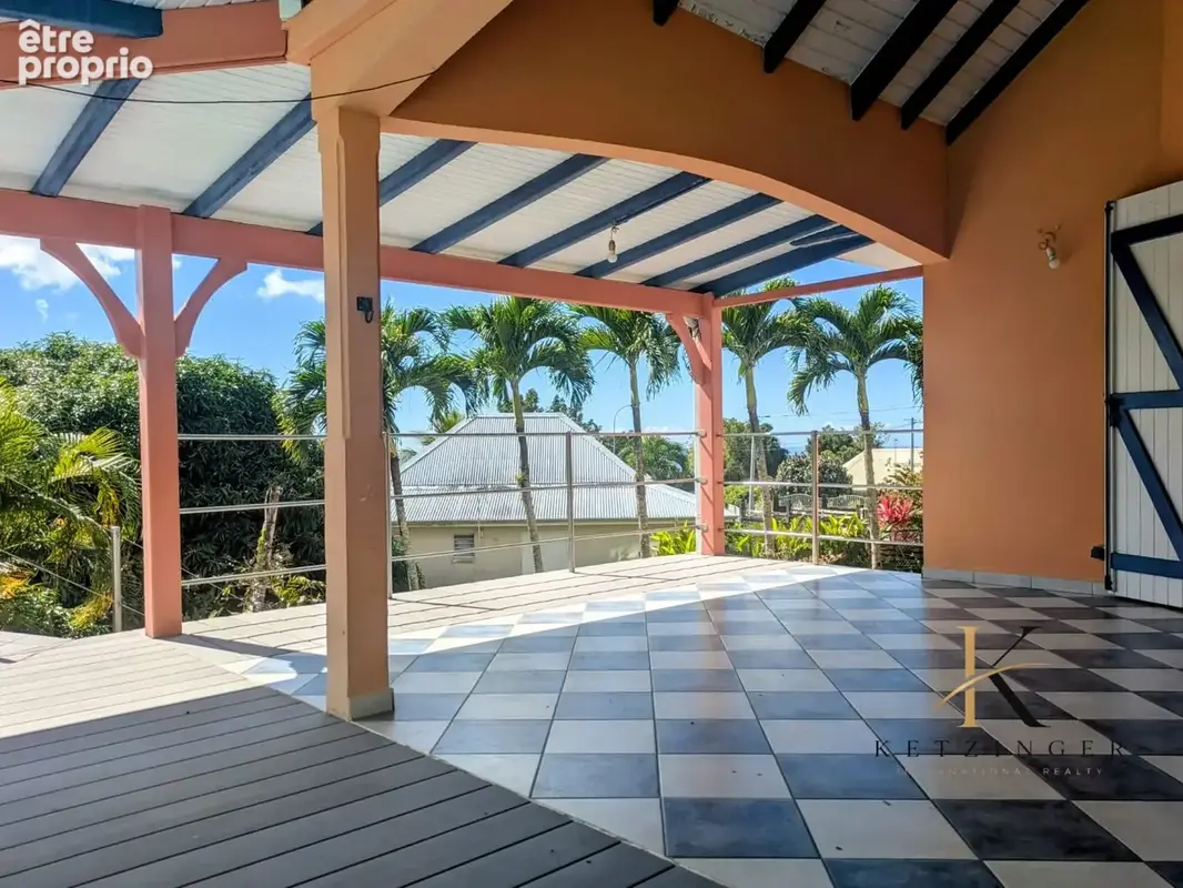 Maison 8 pièces 163 m² à vendre à Saint-Claude (97120) - photo 8