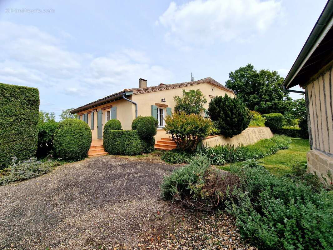Élégante Propriété de Campagne avec Gîte et Annexe dans un Cadre Paisible - photo 21