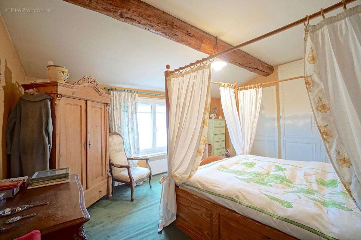 Maison à LA TOUR-DE-SALVAGNY