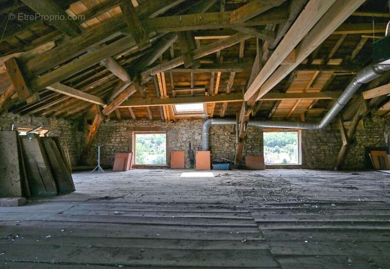 Appartement à PONTCHARRA-SUR-TURDINE