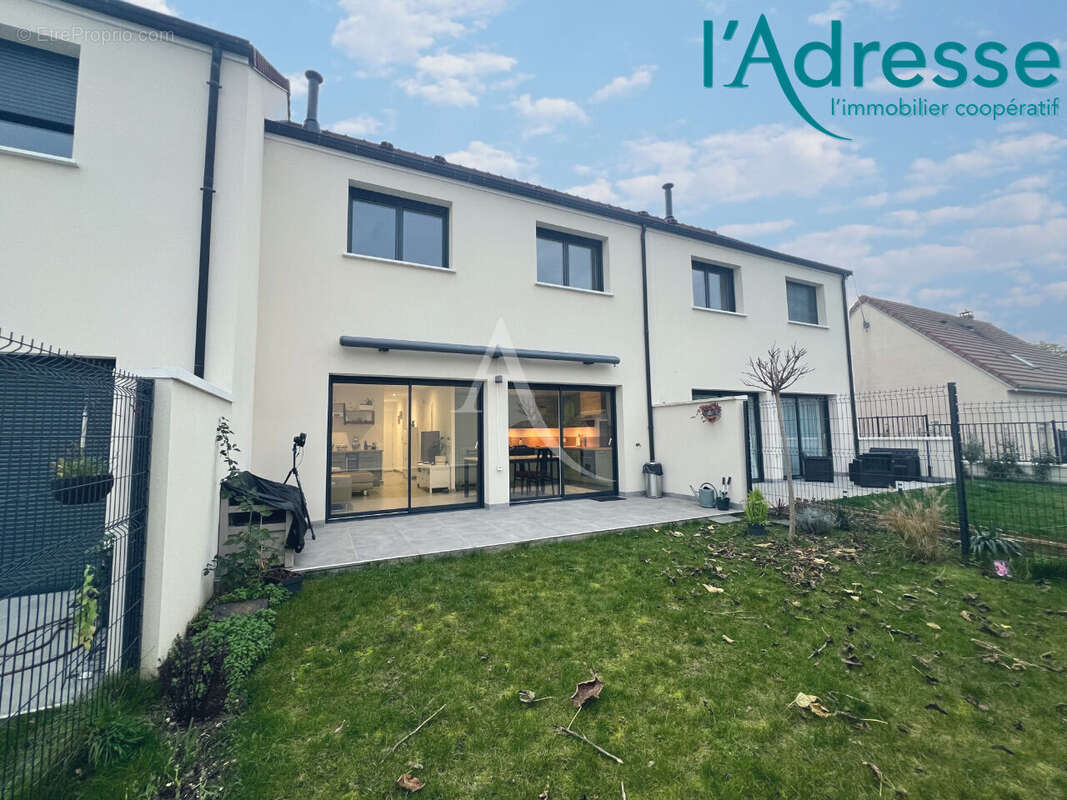 Maison à CHAMPS-SUR-MARNE