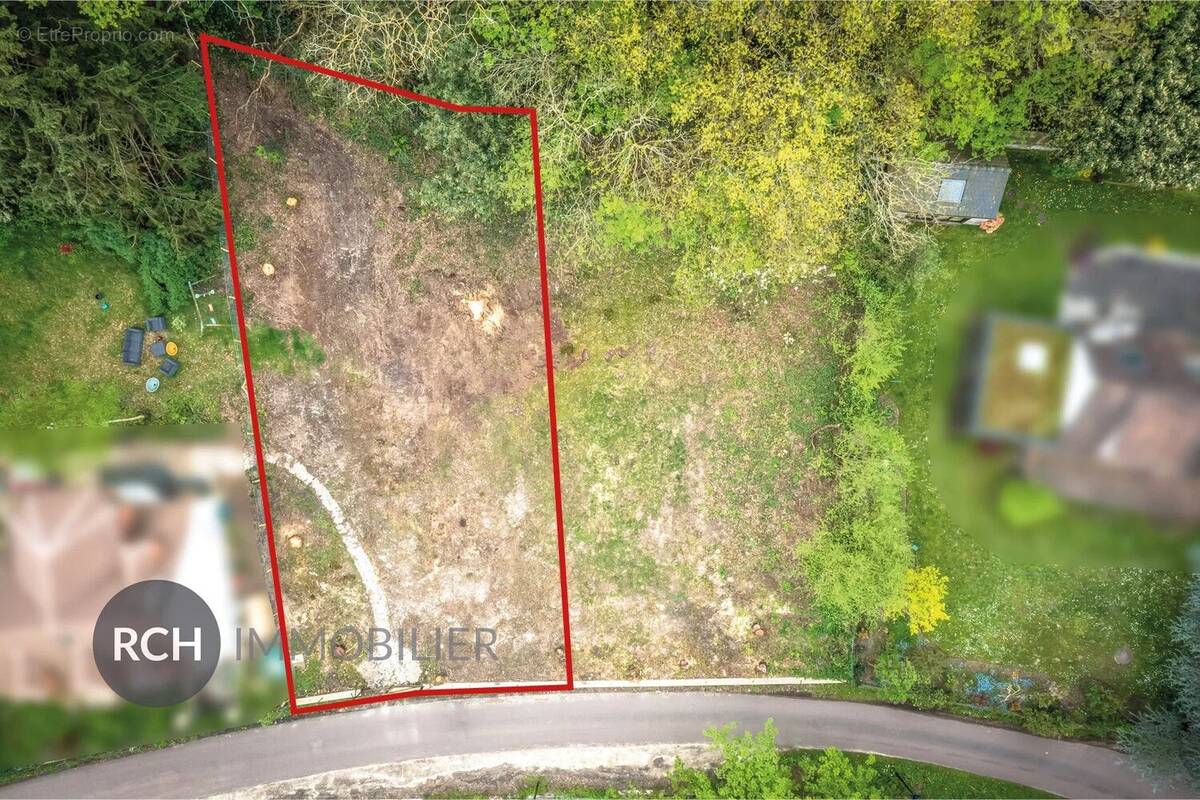 Terrain à MONTFORT-L&#039;AMAURY