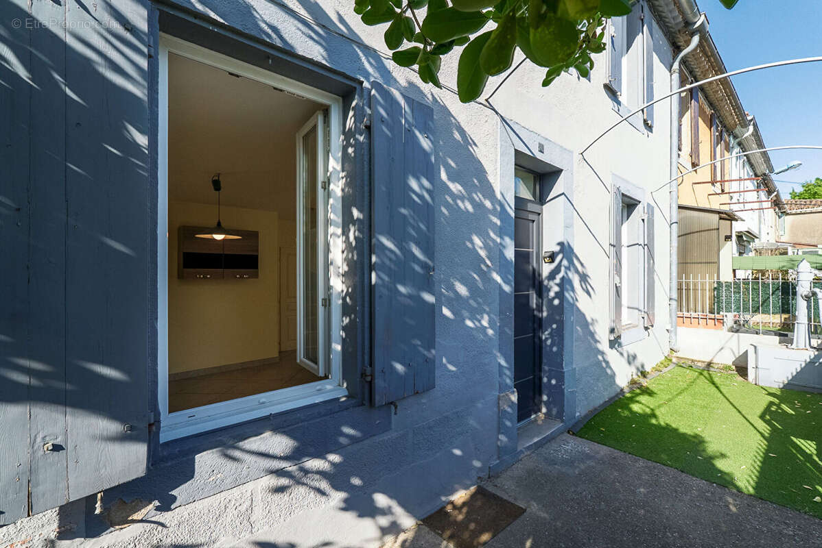 CARCASSONNE - VILLEGAILHENC  Villa T5  148m²  (113m² Hab.) avec garage et grand jardin arboré - photo 5