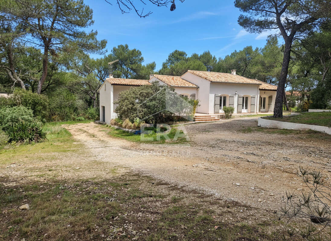 Maison à VERNEGUES