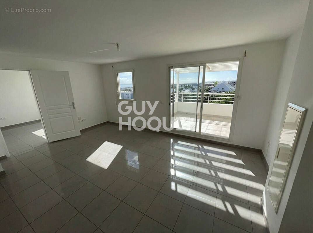 Appartement  T2 Saint Denis 44 m2 + 2 varangues vue mer - photo 2