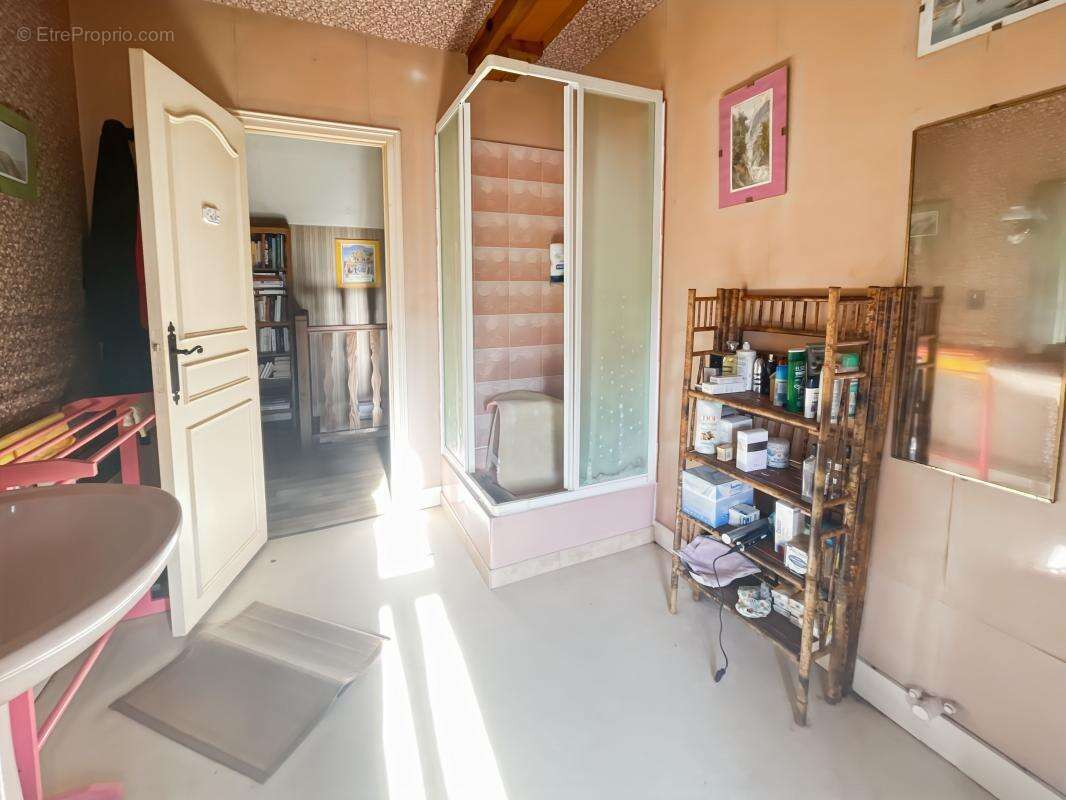 Maison à MANZAC-SUR-VERN