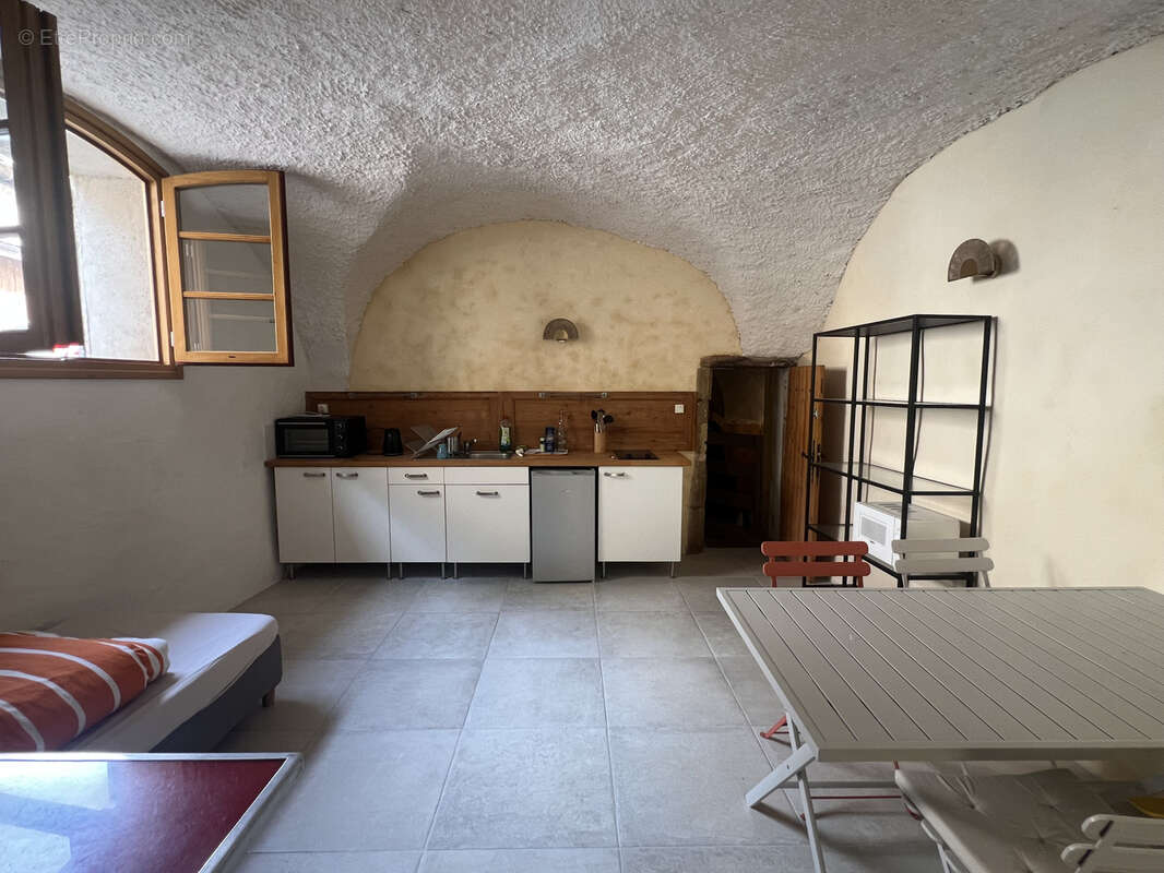 Maison à MONTPEYROUX