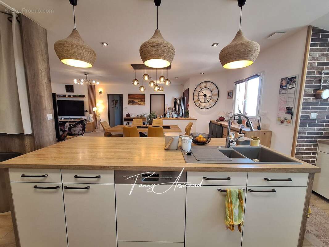 Maison à CHAMPAGNE-LES-MARAIS