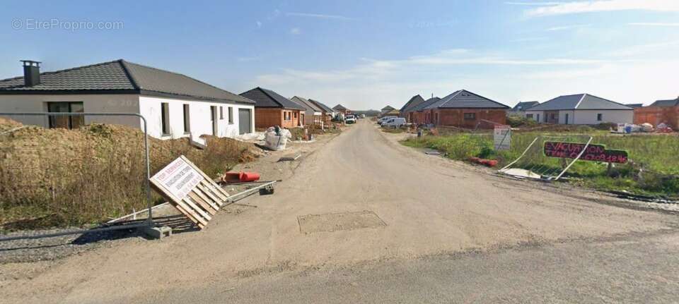 Terrain à MONTIGNY-EN-GOHELLE
