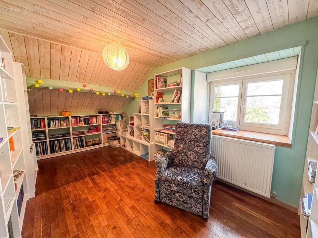 Maison à SAINT-BROINGT-LE-BOIS