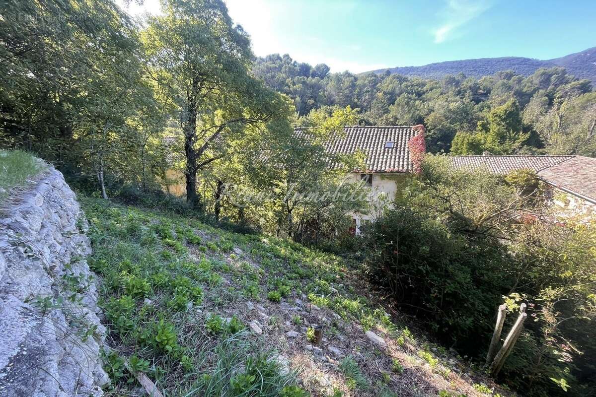 Terrain à BONNIEUX