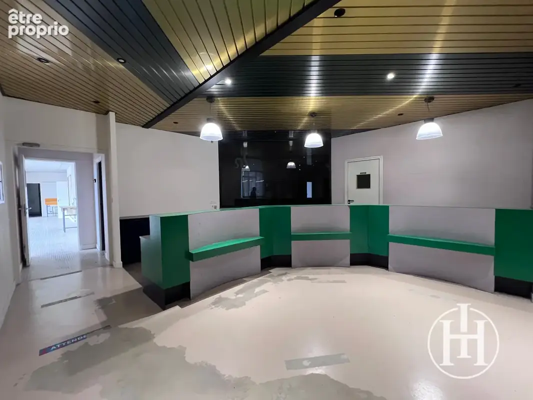 Montluçon - Plateau professionnel de 212m2 - Ascenseur et parking - photo 6