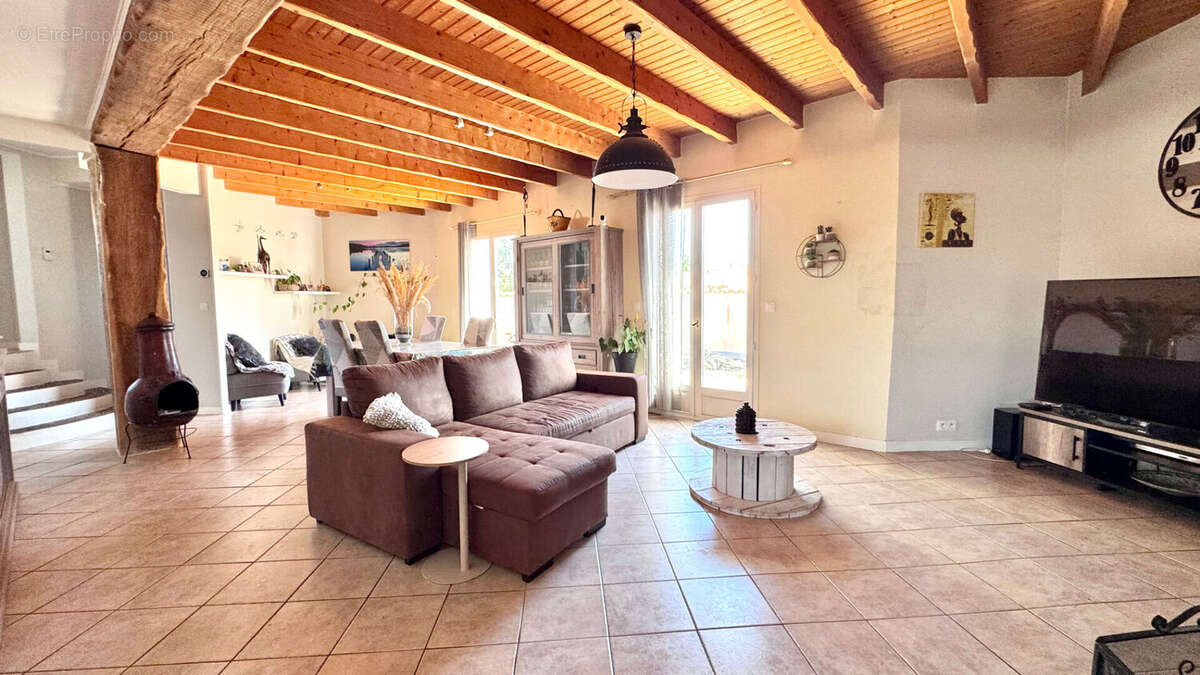 Maison type 4/5 Campagne Rochelaise 131 m2 hab + Grand garage - photo 8
