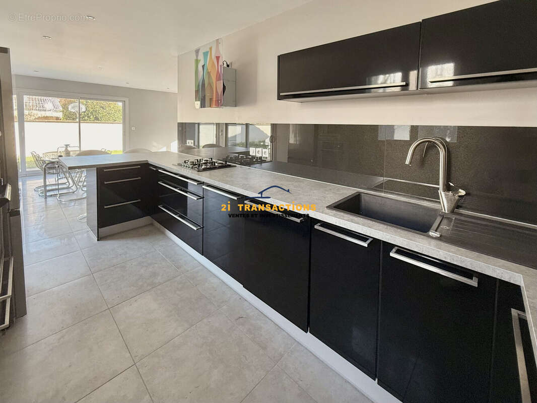 Maison à SAINT-GENIS-LAVAL