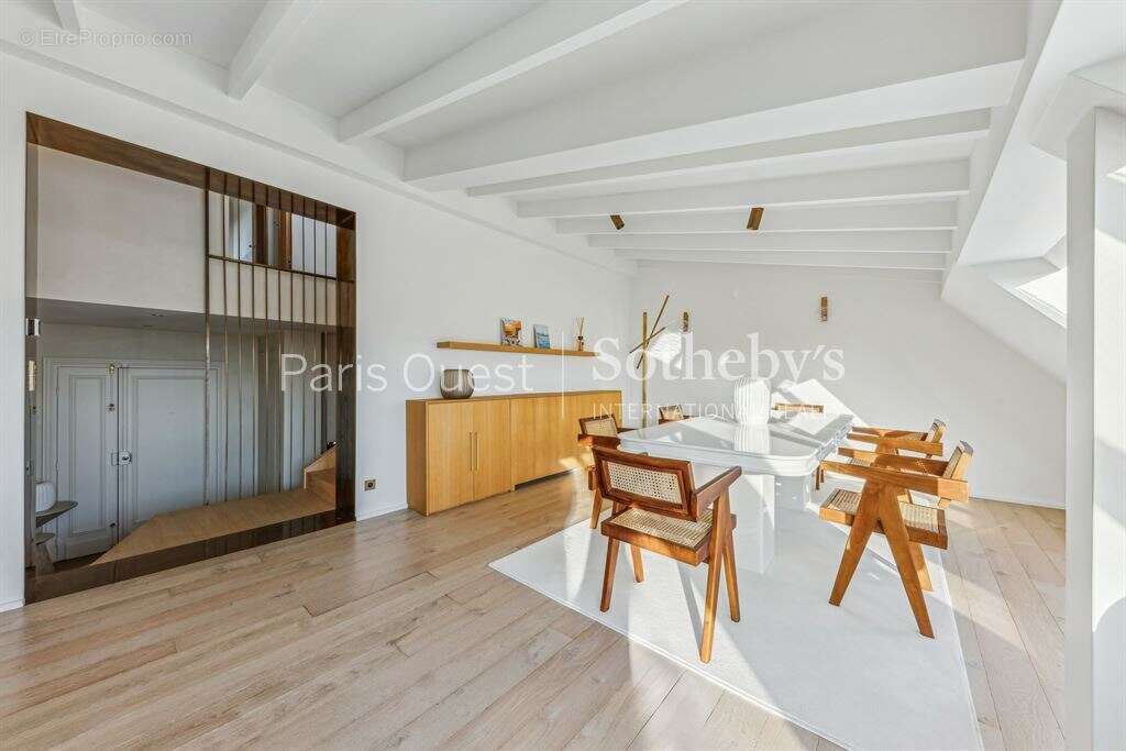 Appartement à PARIS-8E