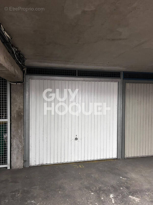 Parking à PARIS-12E