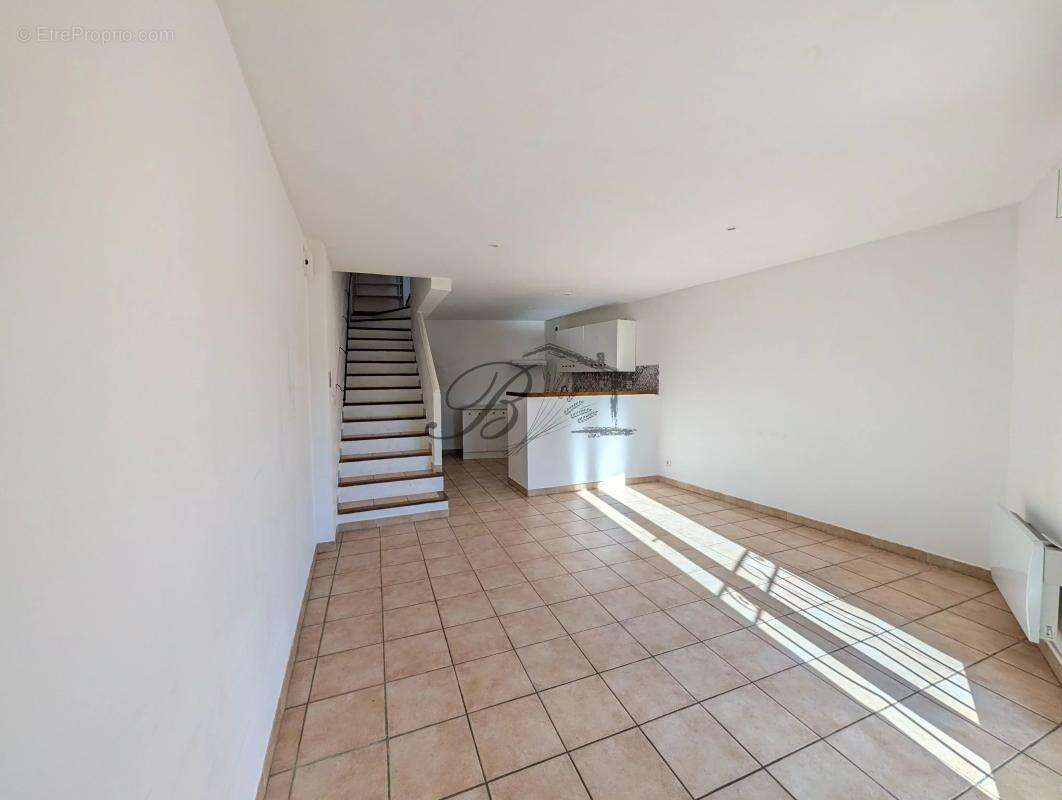Maison à LA BASTIDE-DES-JOURDANS
