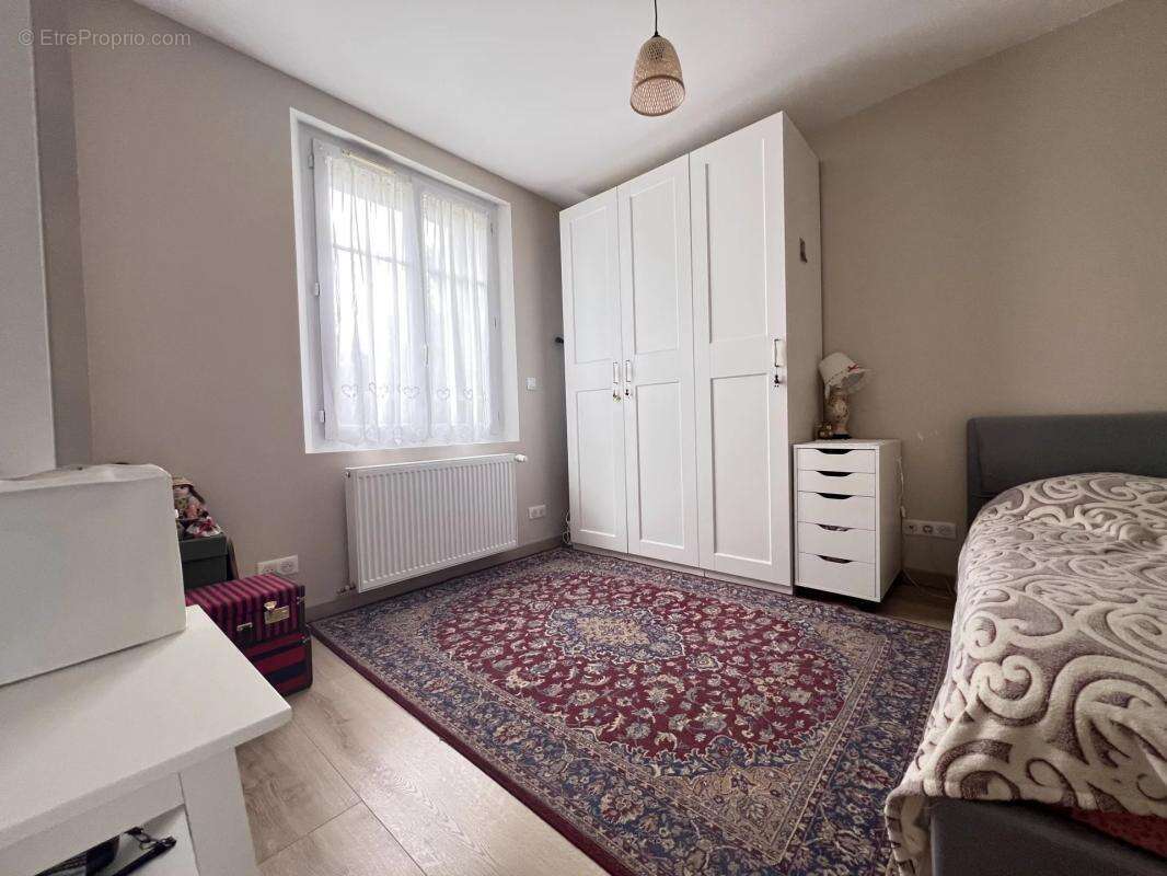 Appartement à LES CLAYES-SOUS-BOIS