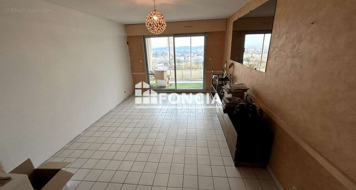 Appartement à BORMES-LES-MIMOSAS