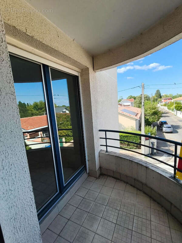 Grand T3 de 74 m² en hypercentre de Mérignac Parking, cave et ascenseur - photo 2