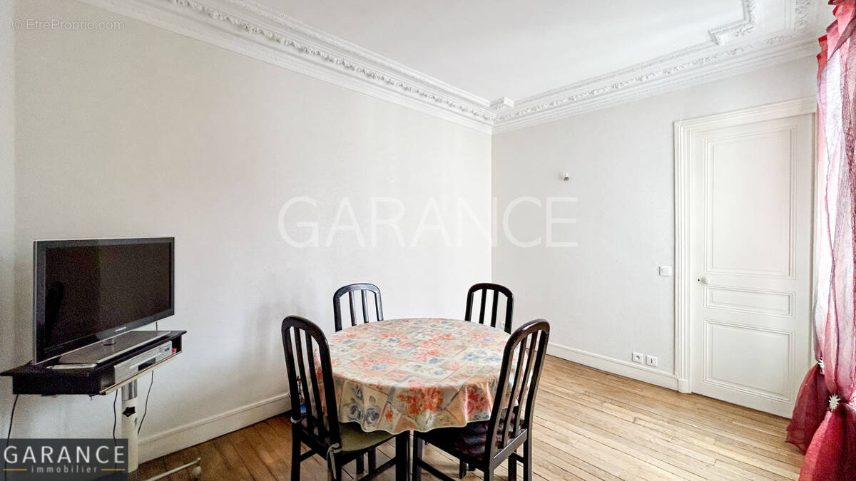 Appartement à PARIS-14E