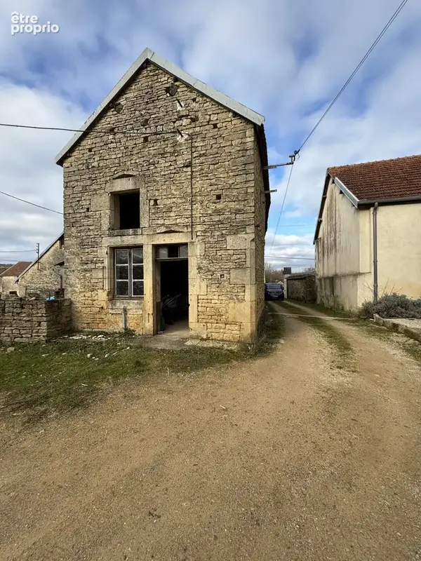 Ancien corps de ferme comprenant une demeure de 210m2 avec un terrain 3200M2 et dépendances - photo 23