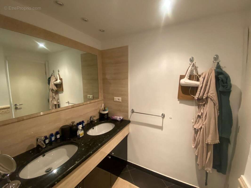Appartement à ROQUEBRUNE-CAP-MARTIN